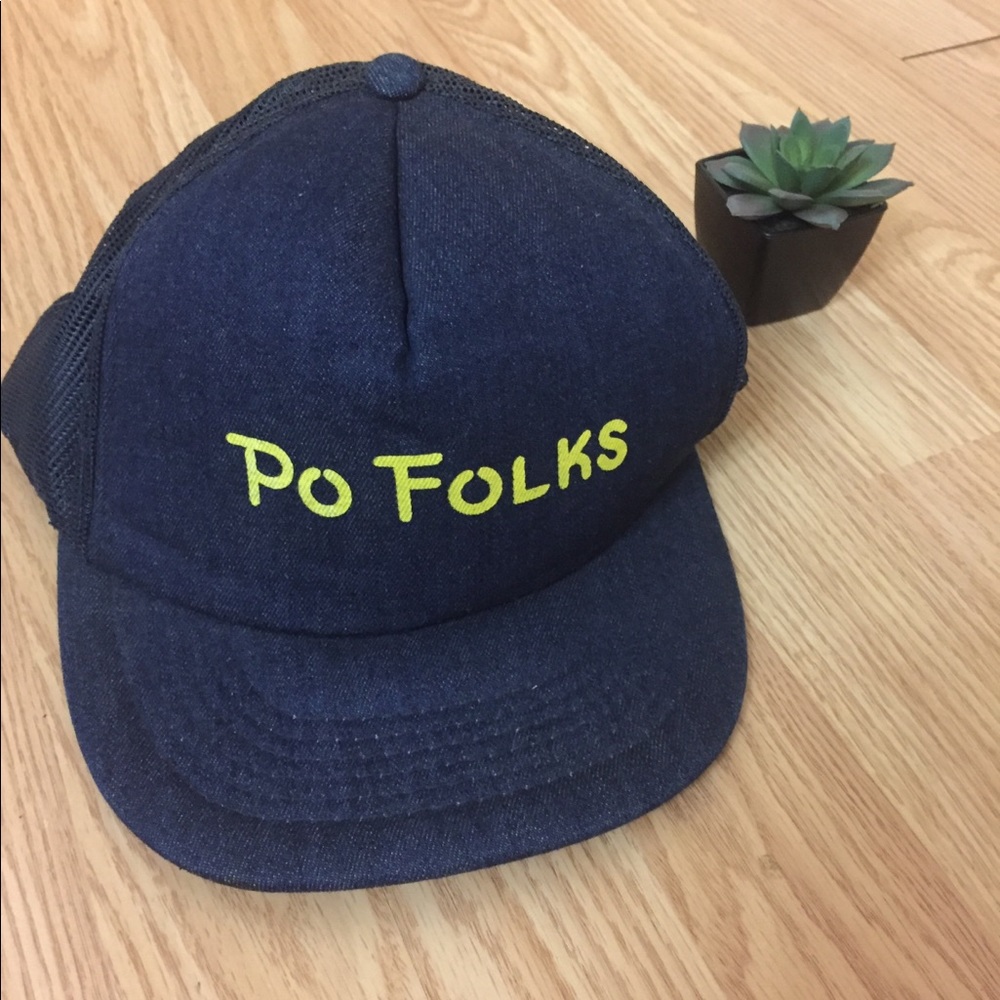 Random Blue Hat that says “po folks”